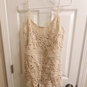 NWT Cupshe JENNY BOHO SCOOP CROCHET ROMPER, Cream colored Size Large